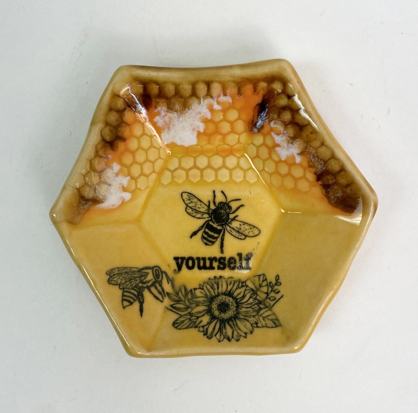 Carla Churchwell - Bee-themed trinket tray
