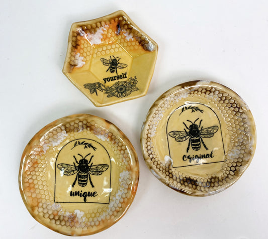 Carla Churchwell - Bee-themed trinket tray